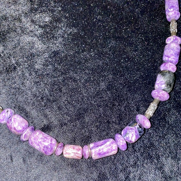 VINTAGE RUSSIAN CHAROITE PURPLE STONE BEADS NECKLACE SILVER ACCENTS 20” OOAK - Picture 4 of 10